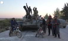Siria, i ribelli jihadisti sequestrano veicoli militari