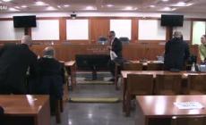 Venezia, stretta di mano fra il difensore di Turetta e Gino Cecchettin