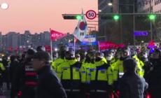 Corea del Sud, polizia e dimostranti fuori dall'Assemblea nazionale