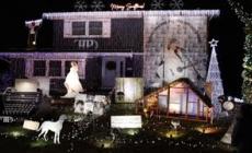Usa, torna la casa natalizia a tema Taylor Swift in Illinois - Video