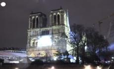 Notre-Dame, il pubblico attorno alla cattedrale per la riapertura