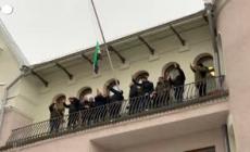 Siria, all'ambasciata a Mosca issata la bandiera dell'opposizione