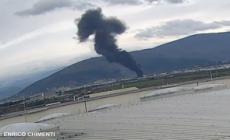 Prima la fiammata poi il fumo, il momento dell'esplosione nel sito Eni di Calenzano