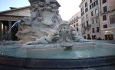 Giubileo, la fontana del Pantheon dopo il restauro