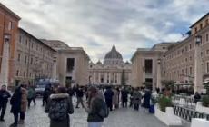 Giubileo, lunghe code per i controlli di sicurezza in Vaticano