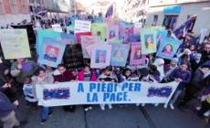 Marcia della pace a Torino, centinaia di giovani in centro citta'