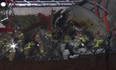 Schianto aereo in Corea del Sud, le squadre di soccorso ancora al lavoro