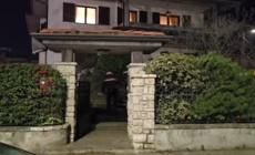 Bambina di 3 anni si ferisce con la pistola del padre