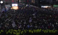Corea del Sud, manifestazione anti-Yoon davanti alla casa del presidente