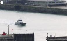 Migranti tentano di attraversare la Manica, rimandati a Dover dalle autorita' britanniche