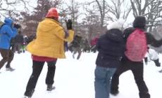 Washington sotto la neve, disagi ma anche tanto divertimento