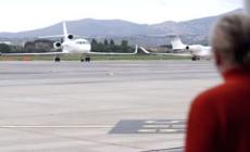 Cecilia Sala accolta a Ciampino dall'abbraccio dei suoi cari