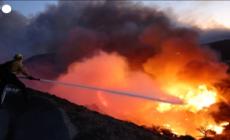 Incendi minacciano Los Angeles, migliaia di persone evacuate