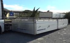 Maltempo, il vento rovescia il cassone di un camion nel Cosentino