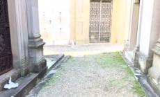 Lavori al cimitero, danni alla tomba di Collodi