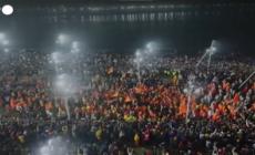 India, 10 milioni di persone al primo bagno in occasione del Maha Kumbh Mela