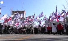 Corea del Sud, i sostenitori di Yoon davanti all'Agenzia anti-corruzione