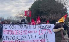 Brescia, la protesta in segno di solidarieta' con le attiviste di Extinction Rebellion