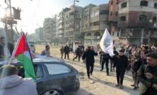 Gaza, i palestinesi festeggiano la tregua ma gli attacchi non cessano