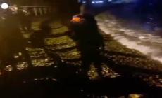 Russia, un tuffo in acque inquinate per festeggiare l'Epifania ortodossa