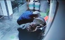 La mamma della neonata portata via dalla clinica: "Ieri siamo morti e risorti". La rapitrice ha finto una gravidanza per 9 mesi - Il video del rapimento 