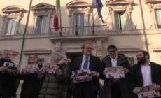 Almasri, flash mob di Avs davanti a Palazzo Chigi