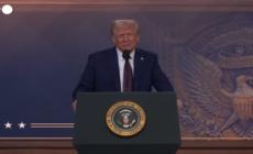 Trump alle aziende: "Producete in Usa o dovrete pagare i dazi"