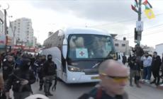 Palestinesi liberati arrivano in Cisgiordania su bus della Croce Rossa