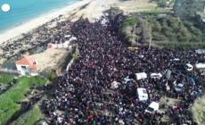 Gaza, migliaia di sfollati bloccati al valico da Israele: le immagini dal drone