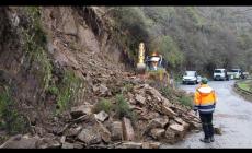 Maltempo, una frana in Val di Vara taglia in due lo Spezzino 