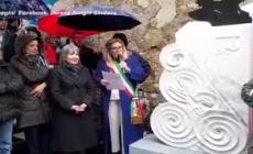 Carrara, la sindaca: "La statua del Che un affronto? Lo sono gli inni al Duce"