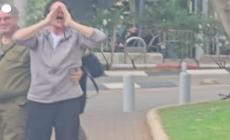Israele,  Ofar Calderon viene accolto dagli amici in ospedale