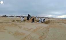 Marea nera in Russia, continua la bonifica della spiaggia