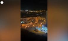 Tunisia: un giovane tenta di darsi fuoco, scoppiano scontri con la polizia