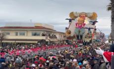 Carnevale di Viareggio 2025, anche Meloni protagonista di un carro