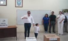 Elezioni in Ecuador, il presidente uscente e candidato Noboa vota a Olon