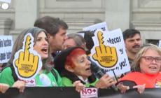 In migliaia in strada a Madrid contro l'aumento dei prezzi delle case