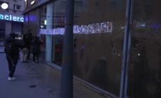 Parigi, blitz ecologista alla Tesla contro l'invito di Musk al summit sull'Ia