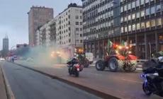 Corteo degli agricoltori, i trattori lasciano Milano