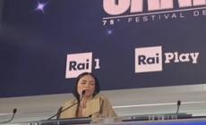 Sanremo, Elodie: "Vado in terapia e cerco di amarmi, ho una rubrica delle scioccezze che dico"
