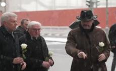 Il presidente tedesco Steinmeier sul posto dell'attentato a Monaco