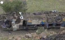 Bolivia, autobus precipita in una scarpata: almeno 31 morti e 15 feriti