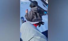 Si butta dalla seggiovia sulla neve: multa 150 euro per il ragazzino
