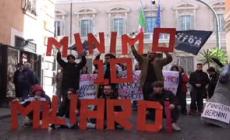 Gli studenti di Cambiare Rotta protestano contro la ministra Bernini