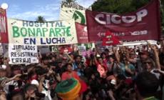 Argentina, manifestazione contro la riforma sanitaria del governo Milei