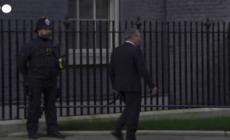 Ucraina-Regno Unito, l'abbraccio fra Zelensky e Starmer a Downing Street