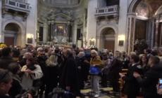 Eleonora Giorgi, il feretro lascia la chiesa
