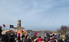 "No a porto crociere e muro in spiaggia": protesta a Fiumicino