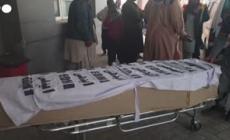 Pakistan, in ospedale le bare delle vittime del treno preso in ostaggio dai separatisti