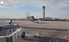 Denver, aereo dell'American Airlines prende fuoco in pista